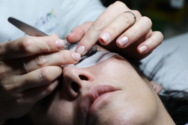 Aplicación profesional de extensiones de pestañas